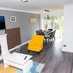 3 Bedroom House With En-suite Free Wifi And Parking Tatil Evi Manchester