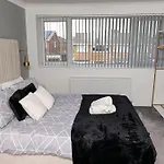 3 Bedroom House With En-suite Free Wifi And Parking Tatil Evi Manchester