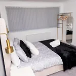 Tatil Evi 3 Bedroom House With En-suite Free Wifi And Parking Manchester