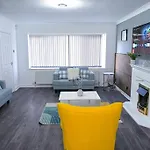 Tatil Evi 3 Bedroom House With En-suite Free Wifi And Parking *