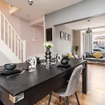 Vibrant & Spacious 3br House, Near & Salford Quays, Free Parking *