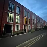 Luxury Modern Town House, Centre, Free Secured Parking Holiday home Manchester