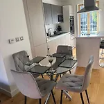 Luxury Modern Town House, Centre, Free Secured Parking