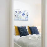 Silver Pines - 2br - King Bed - 6 Guests - Wi-fi - Free Parking *