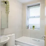 Silver Pines - 2br - King Bed - 6 Guests - Wi-fi - Free Parking Manchester