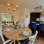 Stylish 3-bed In Prestwich With Free Parking Hébergement de vacances *