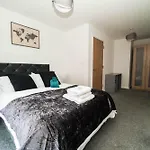 The Palace Daire Manchester