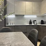 Apt, Free Parking, Business, Couples & Families * Manchester