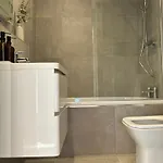 Lejlighed Apt, Free Parking, Business, Couples & Families *