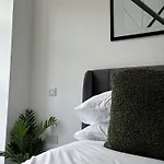 Lejlighed Apt, Free Parking, Business, Couples & Families *
