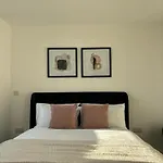 Apt, Free Parking, Business, Couples & Families Lejlighed *