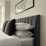Apt, Free Parking, Business, Couples & Families