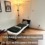 7 Guests House Old Trafford,media City,city Centre, Free Parking Ferienhaus *