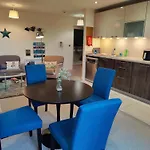 Free Private Parking - City Centre 2 Bedroom Ensuite Near Shopping & Financial Centre, Victoria Station & Ao Lejlighed