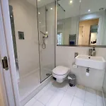 Free Private Parking - City Centre 2 Bedroom Ensuite Near Shopping & Financial Centre, Victoria Station & Ao Manchester