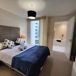 Free Private Parking - City Centre 2 Bedroom Ensuite Near Shopping & Financial Centre, Victoria Station & Ao Lejlighed
