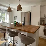 Serene Retreat Sleeps 6 With Garden *