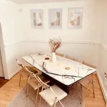 The Secret Garden Retreat With Hot Tub Holiday home