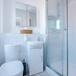 Sleeps 7, Stunning Home, Free Parking, Perfect For Groups, Long Term Disc Manchester