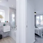 Sleeps 7, Stunning Home, Free Parking, Perfect For Groups, Long Term Disc *