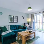 Sleeps 7, Stunning Home, Free Parking, Perfect For Groups, Long Term Disc *