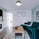 Sleeps 7, Stunning Home, Free Parking, Perfect For Groups, Long Term Disc Apartmán *