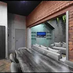 Casa Jungle Slps 20 Plp Mcr, Hot Tub, Bar, Cinema Manchester