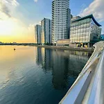 2br Duplex In Salford Mcr Sleeps4 Videos In Photos Manchester