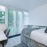 New! 4-bed In By 53 Degrees Property, Ideal For Business & Long Term Contractor Stays, Sleeps 10! Hébergement de vacances Manchester