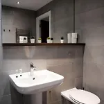 Modern 2 Bedroom - Centre - Parking Lejlighed