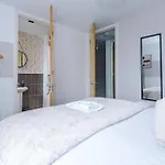 Townhouse 5mins To Centre And Etihad - Free Secure Parking