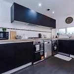 Rest&recharge At A Spacious Townhouse By The Etihad Manchester