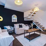 Rest&recharge At A Spacious Townhouse By The Etihad Casa vacanze *