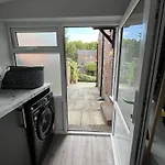 Modern 3-bed Stay-away-home Sleeps 6 Nr *