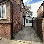 Holiday home Modern 3-bed Stay-away-home Sleeps 6 Nr Manchester