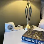 Modern 3-bed Stay-away-home Sleeps 6 Nr Holiday home *