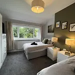 Holiday home Modern 3-bed Stay-away-home Sleeps 6 Nr Manchester