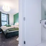 Spacious Deansgate Apartment, Free Park, Sleeps 8 Manchester