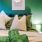 Lejlighed Spacious Deansgate Apartment, Free Park, Sleeps 8 *