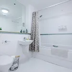 Lejlighed Spacious Deansgate Apartment, Free Park, Sleeps 8 *