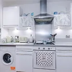Spacious Deansgate Apartment, Free Park, Sleeps 8