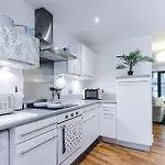 Spacious Deansgate Apartment, Free Park, Sleeps 8 Lejlighed *