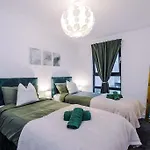 Lejlighed Spacious Deansgate Apartment, Free Park, Sleeps 8 Manchester