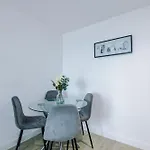 Centre - Luxury Two Bedroom Daire