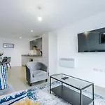 Centre - Luxury Two Bedroom Daire *