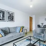 Centre - Luxury Two Bedroom Daire Manchester