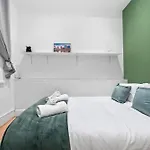 Serviced - The Cosy Quarter Apartamento