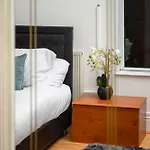 Serviced - The Cosy Quarter Apartamento