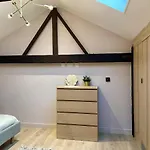 Emerald Escape 3 Bed 3 Bath Apartment