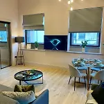 Emerald Escape 3 Bed 3 Bath Apartment Manchester